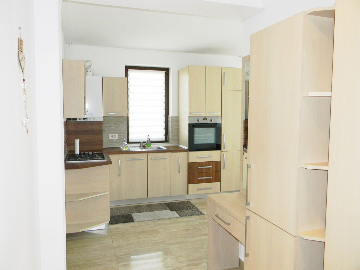 Apartament cu priveliste frumoasa,in bloc nou,zona colinei - Poză 3