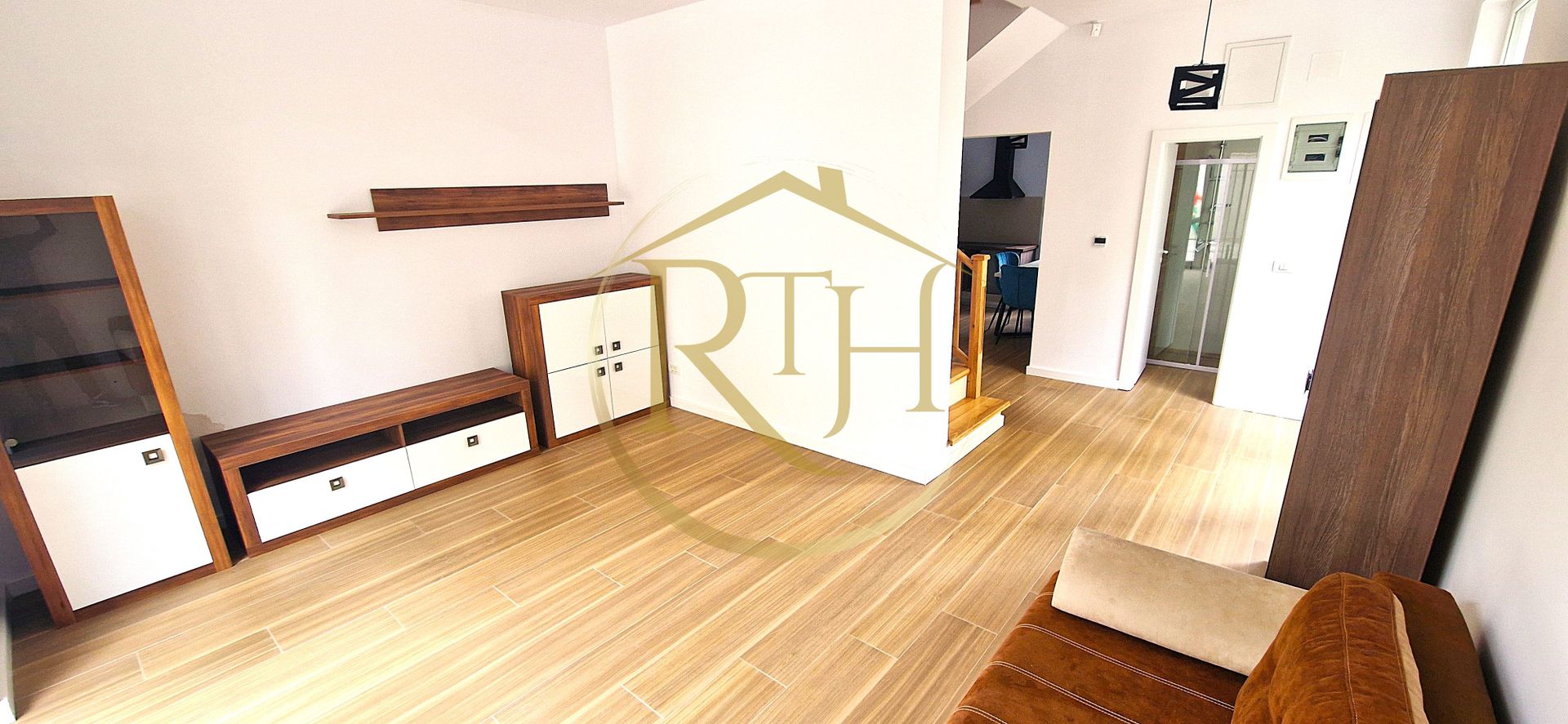 Apartament spațios de închiriat ideal pentru activități comerciale sau  locuință - Poză 2