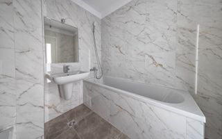 Vanzare apartamente cu 2 Camere  BRASOV  ZONA TRACTORUL - Poză 5