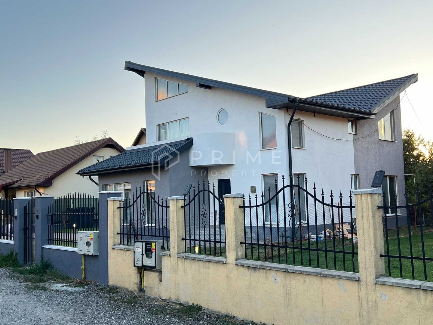 DE VÂNZARE: Casă Modernă „La Cheie” (175 mp) | 7 Noiembrie - Poză 1
