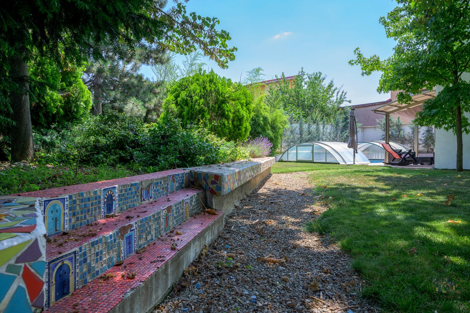 Vilă de arhitectură cu piscină, garaje și teren de 800 mp - Poză 56