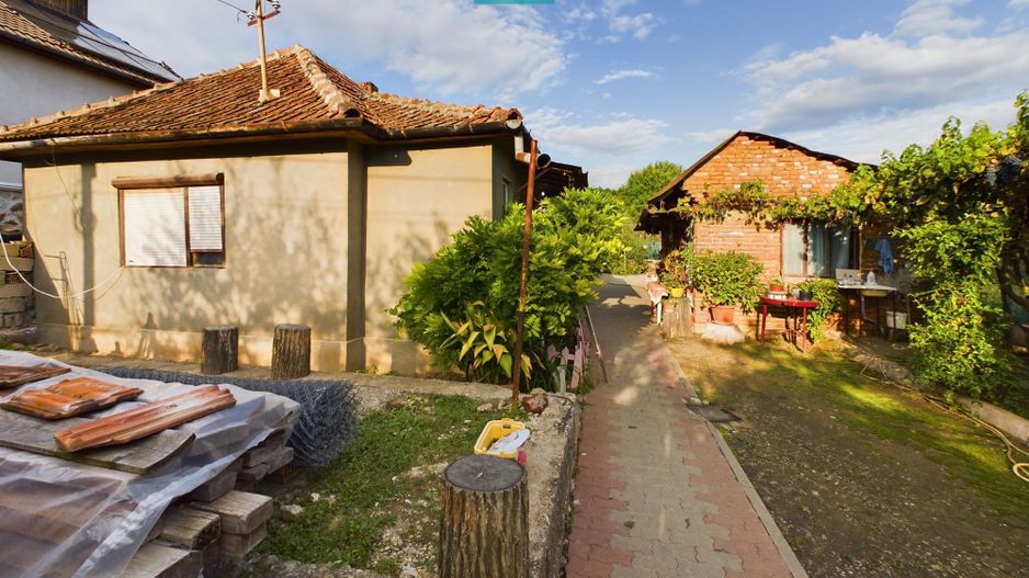 Casă cu 2 camere și 456 mp teren în Ghioroc - Poză 14