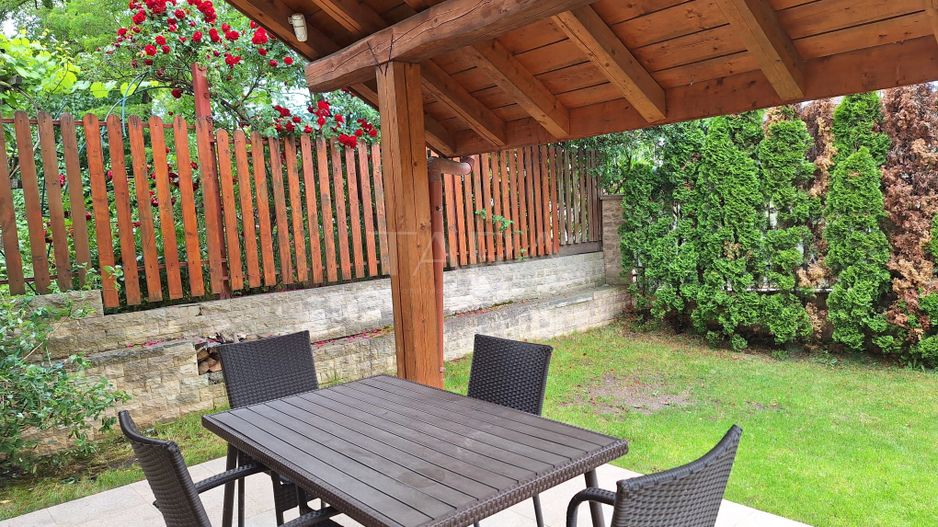 Casa deosebită în Europa – stil clasic, terase și grădină amenajata - Poză 18