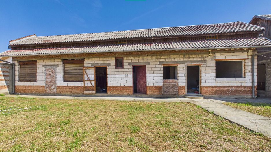 Casă cu 4 camere în Bujac - Poză 12