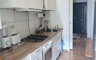 Apartament decomandat, 2 camere, balcon generos – Florești central. - Poză 2