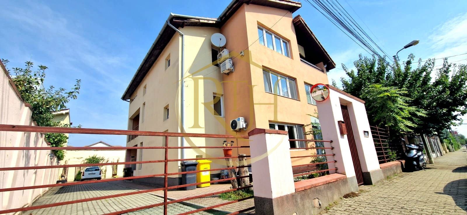 Bloc Nou, Zona Soarelui, apartament 2 camere decomandat, 2 locuri de parcare - Poză 1