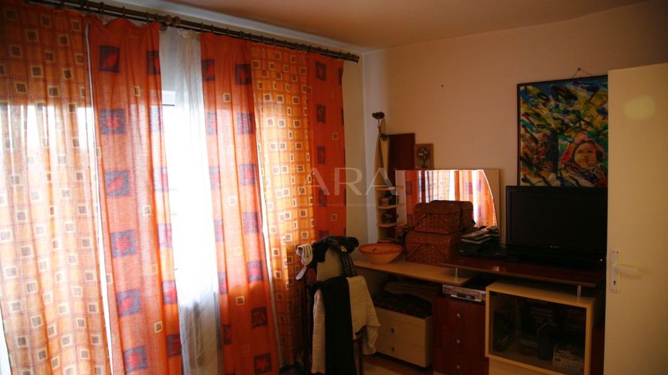 Apartament cu 4 camere, 82 mp, 2 băi și 2 balcoane, zona Câmpului. - Poză 7