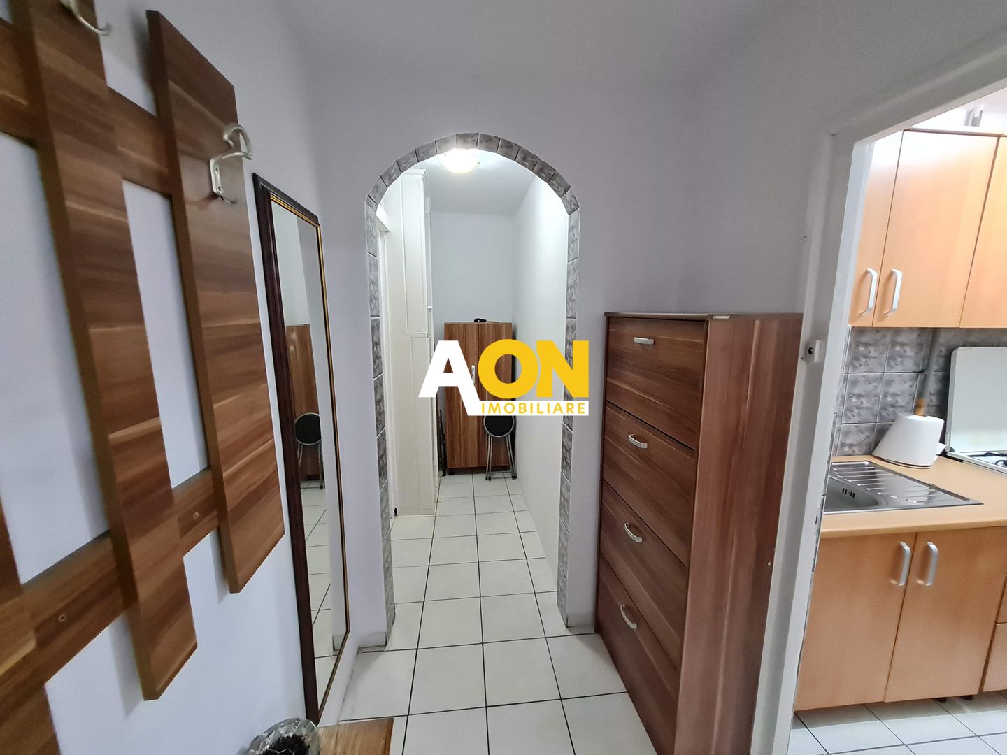 Apartament 3 camere, Parter, Semidecomandat, Zona Cetate - Poză 3