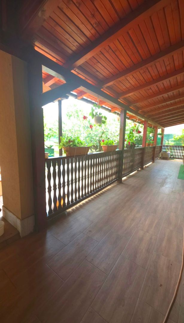 Casa langa Blue Sky cu panouri solare, garaj si terasa mare - Poză 15