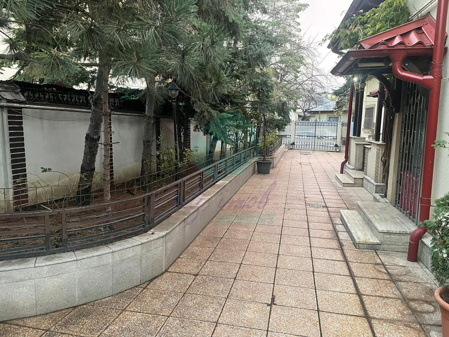 Casa formata din 2 corpuri cu TEREN 433 MP - Poză 4