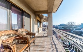 Vilă cu 4 apartamente aproape de centrul Timișoarei - Poză 1