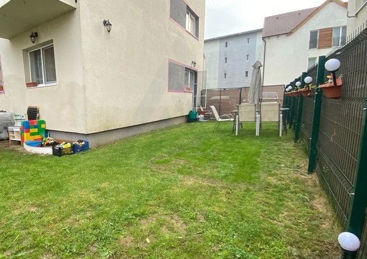 Apartament 3 camere cu curte proprie de 74 mp Șelimbăr zona Triajului - Poză 3