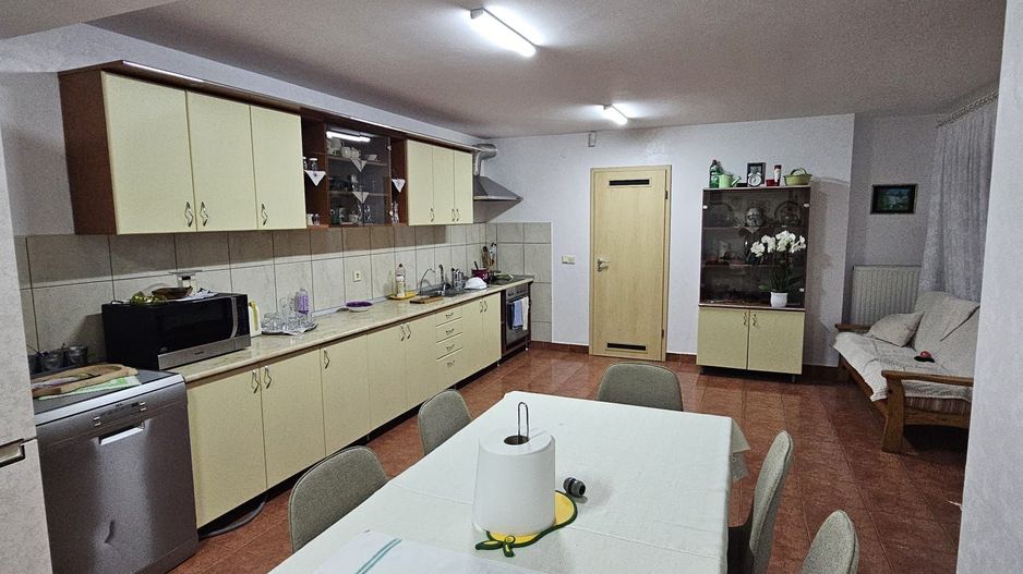 Vila  Oradea zona Iorga 420 mp ,teren 2000 ml - Poză 16