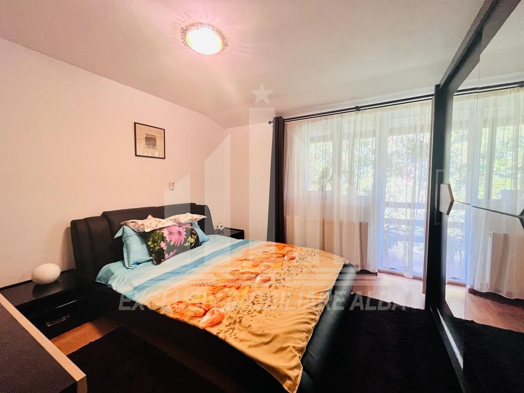 Apartament 3 camere in Cetate cu loc de parcare, curte si boxa - Poză 6