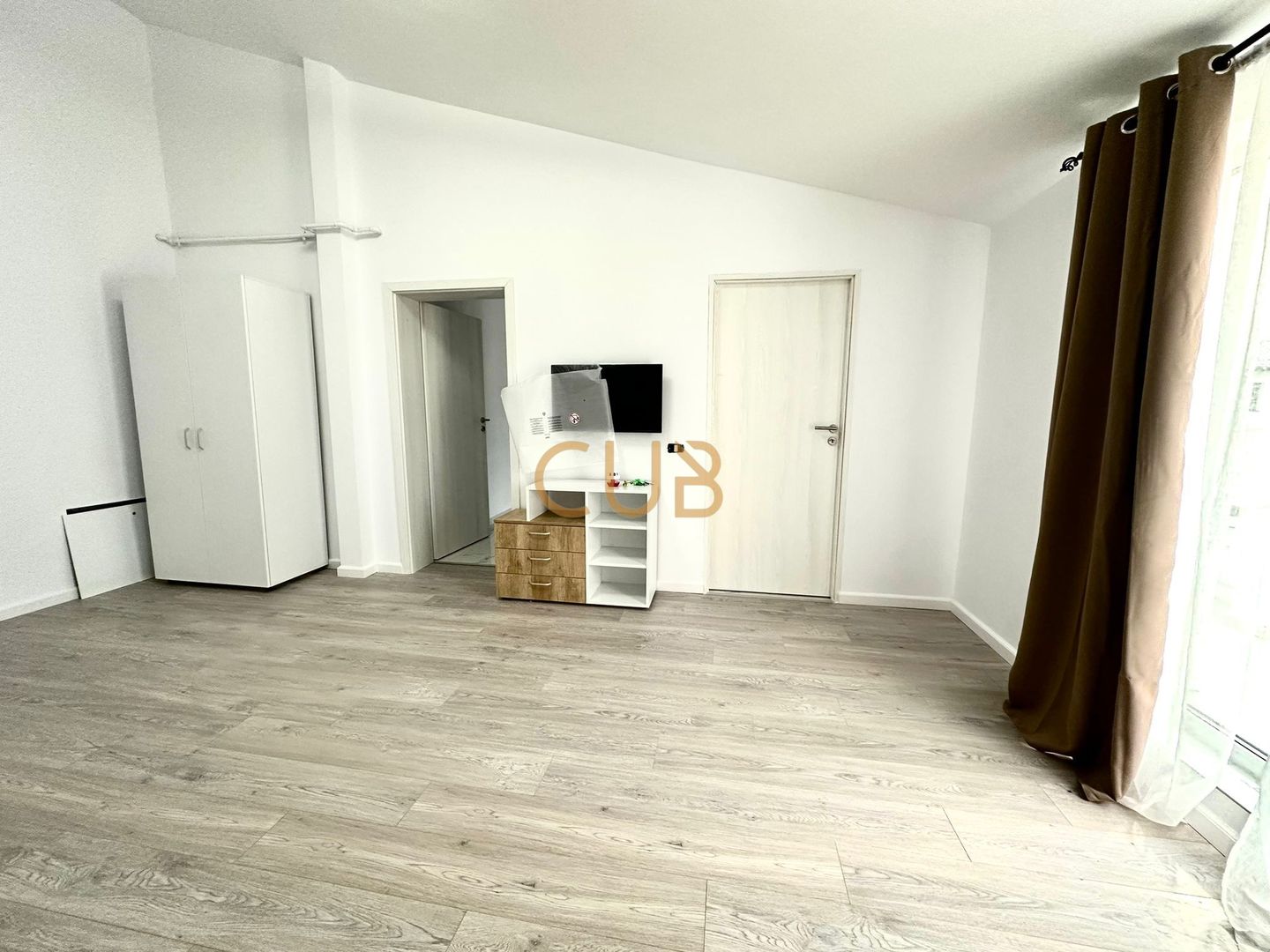 Ap 1 cam | bloc nou, centrala proprie,parcare, lift | Giroc - Hotel IQ - Poză 4