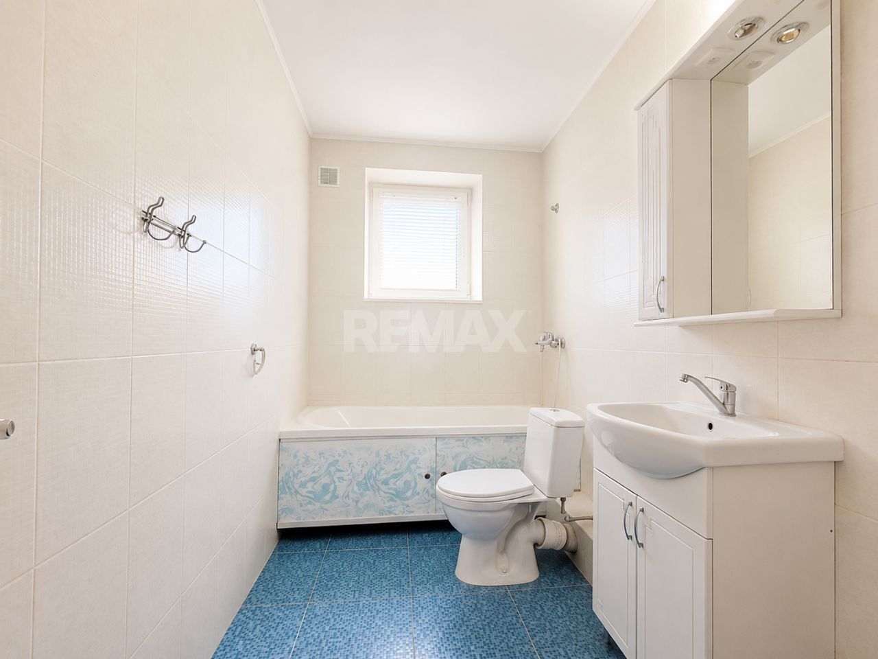 Casă 210 m² cu 5 dormitoare și teren 10 ari – Euroreparație | Drochia, str. Grigore Ureche - Poză 28