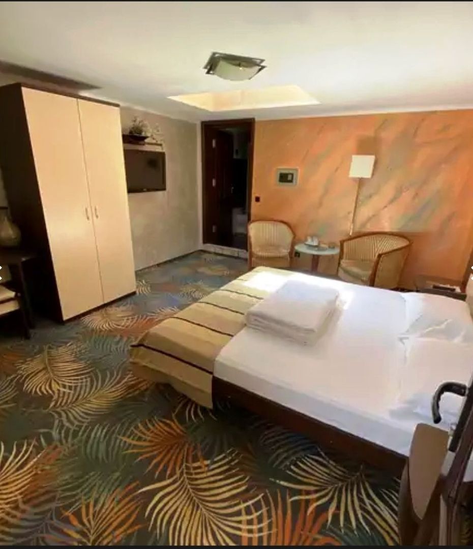 Pensiune cu 18 camere in centrul Brasovului - Poză 3