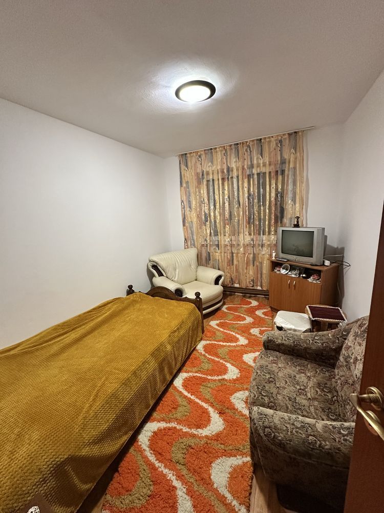 BRASADAS vinde ap 2 cam Botizului etaj 2 cu balcon - Poză 1