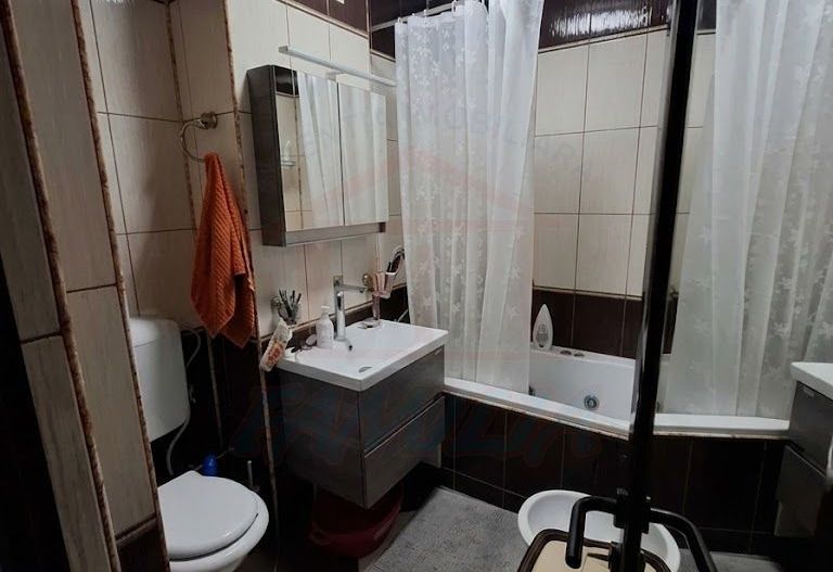 Vanzare apartament cu 3 camere Str. Domneasca, 104 mp, etaj 1. - Poză 4