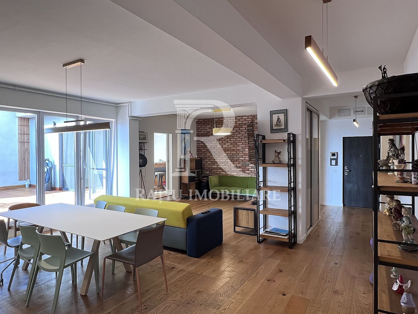 Penthouse cu Design Eclectic | Central | Panoramă Unică | Oradea - Poză 1