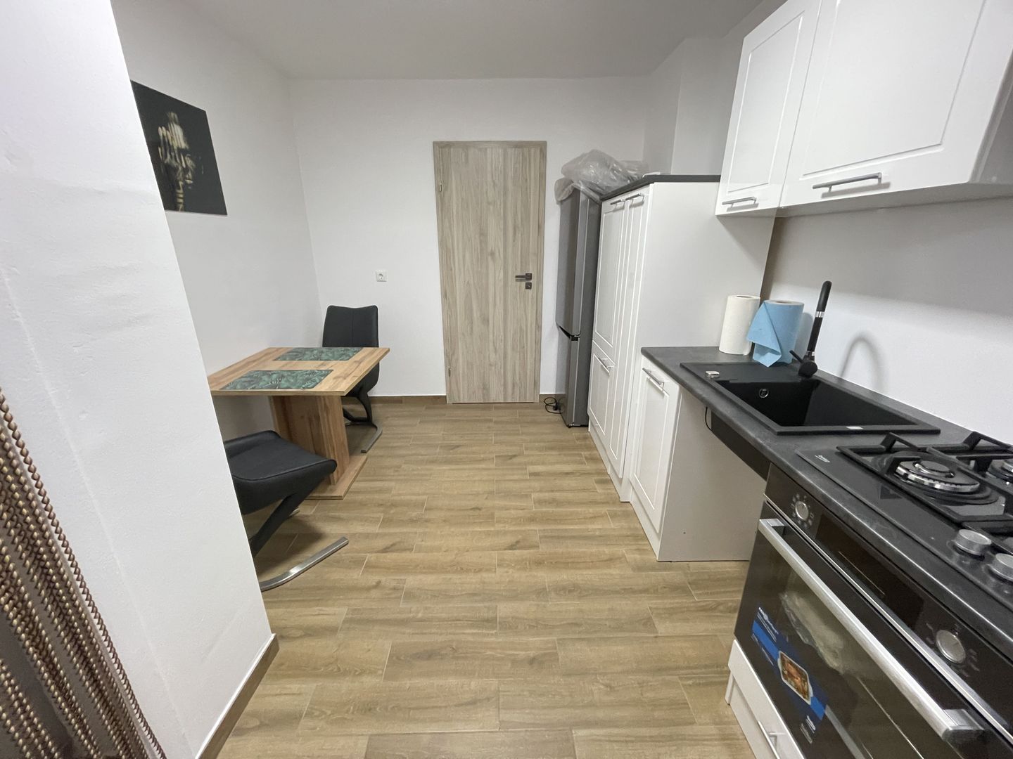 Amenajat complet, mobilat și utilat, totul nou - Poză 9