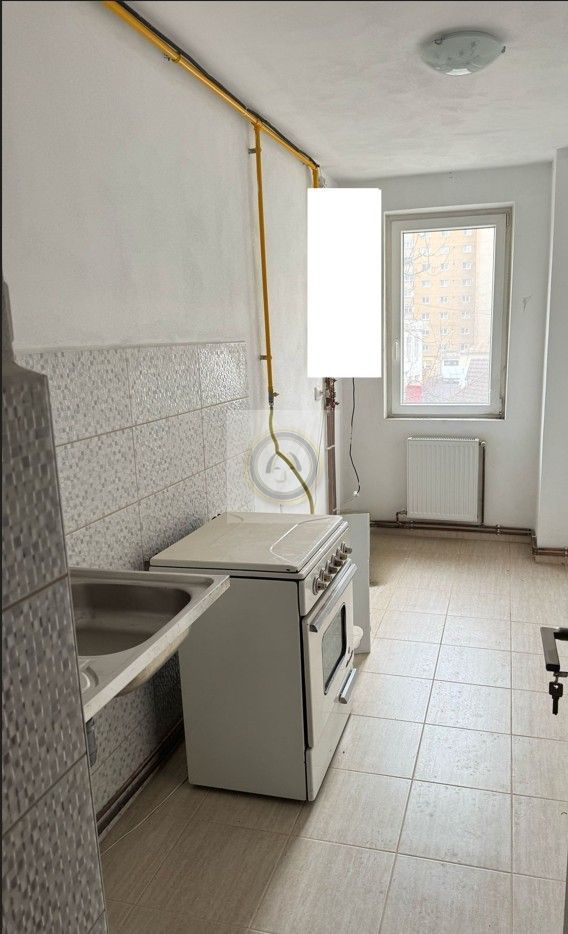 Apartament 3 camere de inchiriat | nemobilat, neutilat | langaDoboz - Poză 6