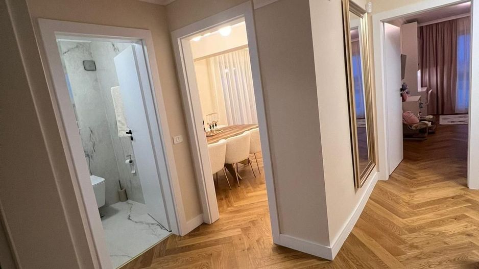 3 CAM MOBILAT SI UTILAT ULTRAMODERN CU TERASA ZONA TRAPEZULUI - Poză 10