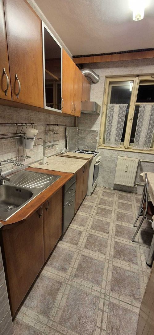 APARTAMENT 3 CAMERE SPATIOS ZONA FAVORIT - Poză 3