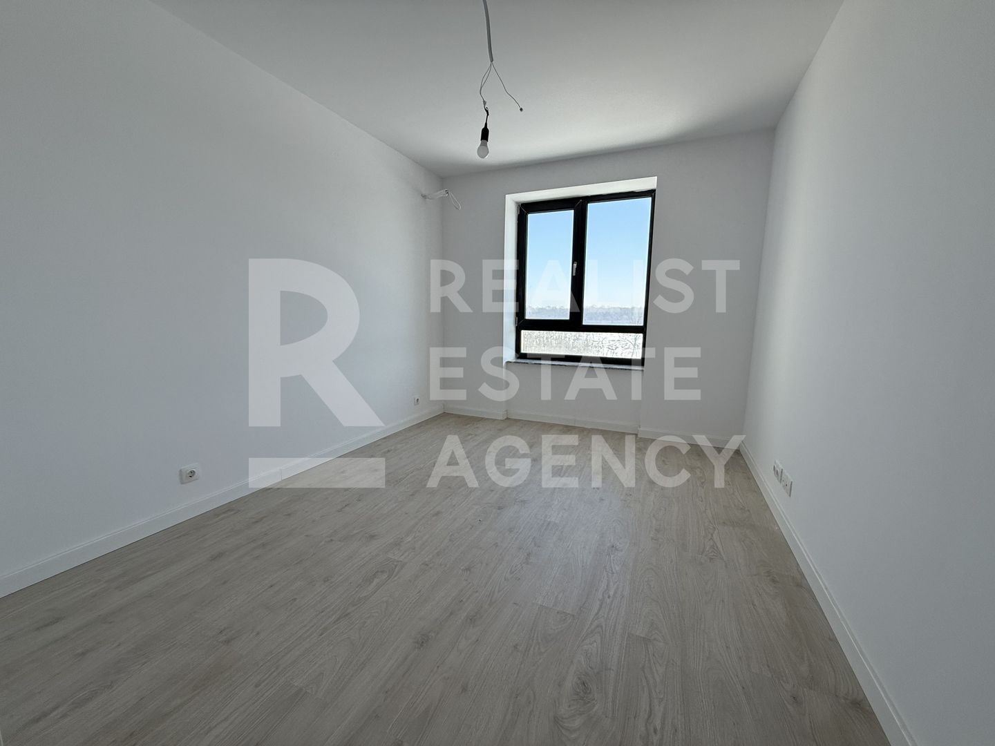 Apartament 2 camere de vânzare în nordul capitalei, lângă pădure - Poză 3