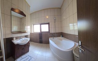 Vilă cu grădină exotică, într-un cartier liniștit – Lazu, Constanța - Poză 9