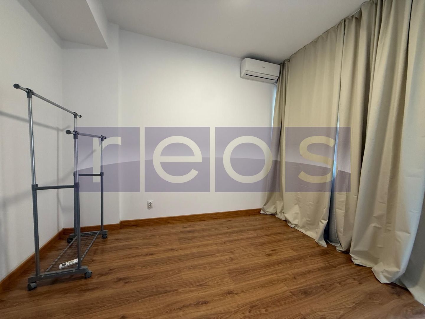 De inchiriat apartament 2 camere vedere Bd Magheru recent renovat - Poză 6