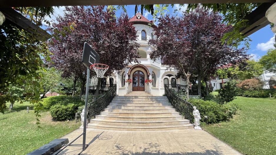 Domeniu vila Balotesti 4000 mp teren 60 m deschidere lac - Poză 1