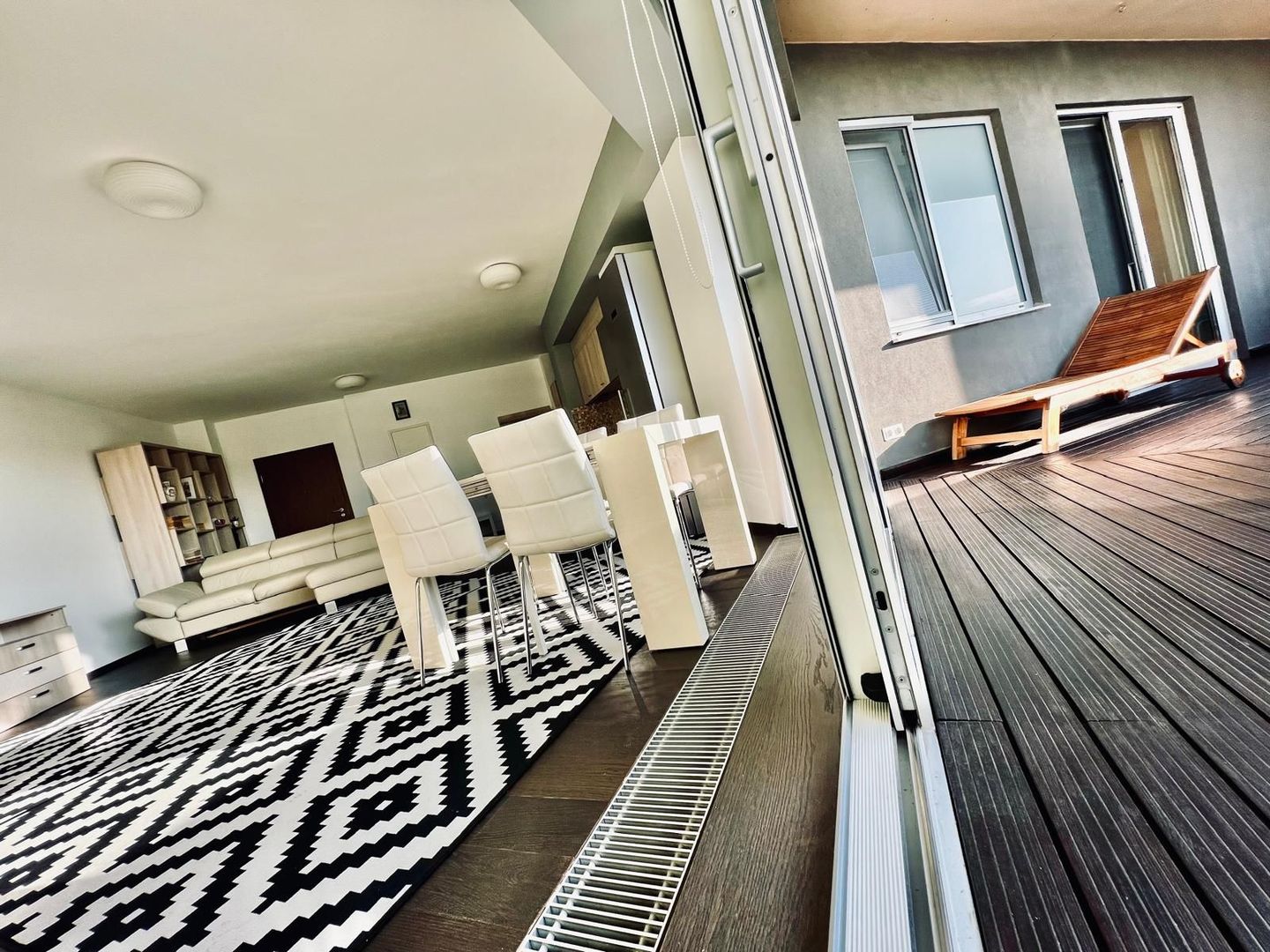 Apartament cu parcare subterana - Poză 2