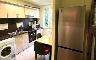 Apartament modern 2 camere, 50 mp – etaj 1, mobilat complet, zonă liniștită - Poză 3