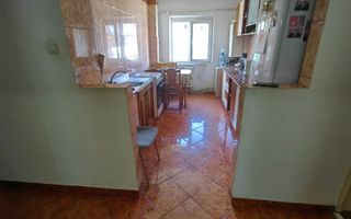 Apartament 3 Camere, Decomandat, Zona Cetate, Etaj 1 - Poză 6