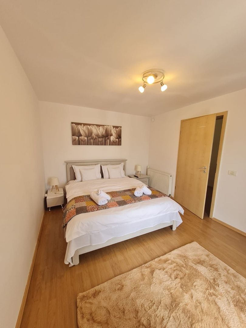 Vila spațioasă și recent renovată în Ghiroda! - Poză 34