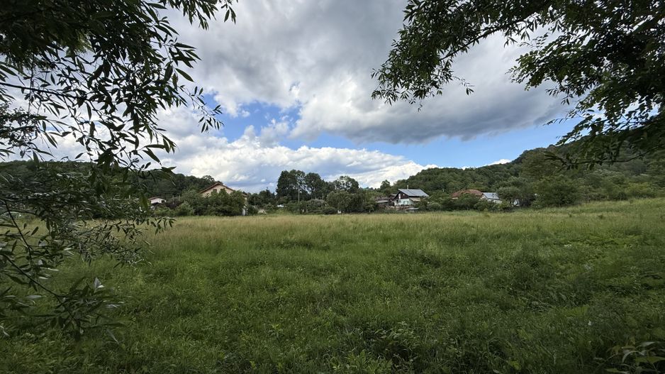 Teren plat-intravilan -3800 mp, cu pădurice și ieșire la râu! - Poză 3