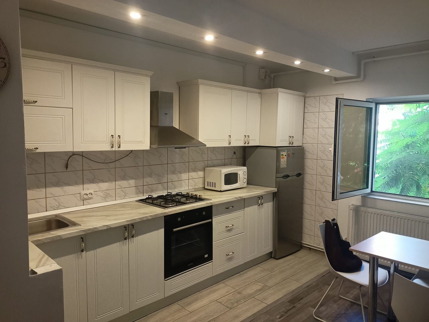 De inchiriat! Apartament 2 camere decomandate in Plopilor - Poză 5