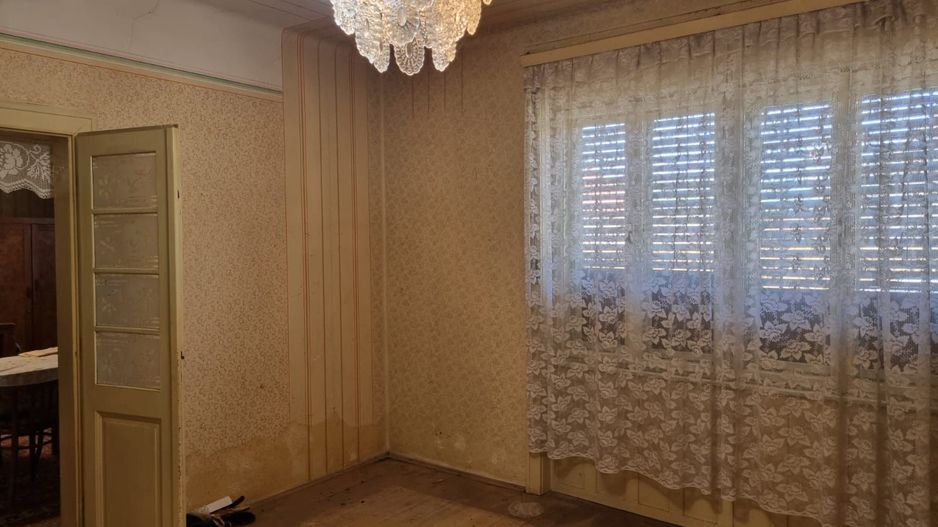 De vanzare casa cu 3 camere in Ciresu - Poză 8