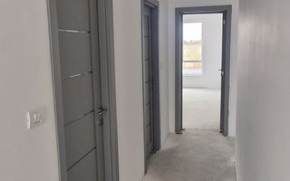 Casă / Vilă cu 4 camere de vânzare în Mosnita Noua - Poză 8