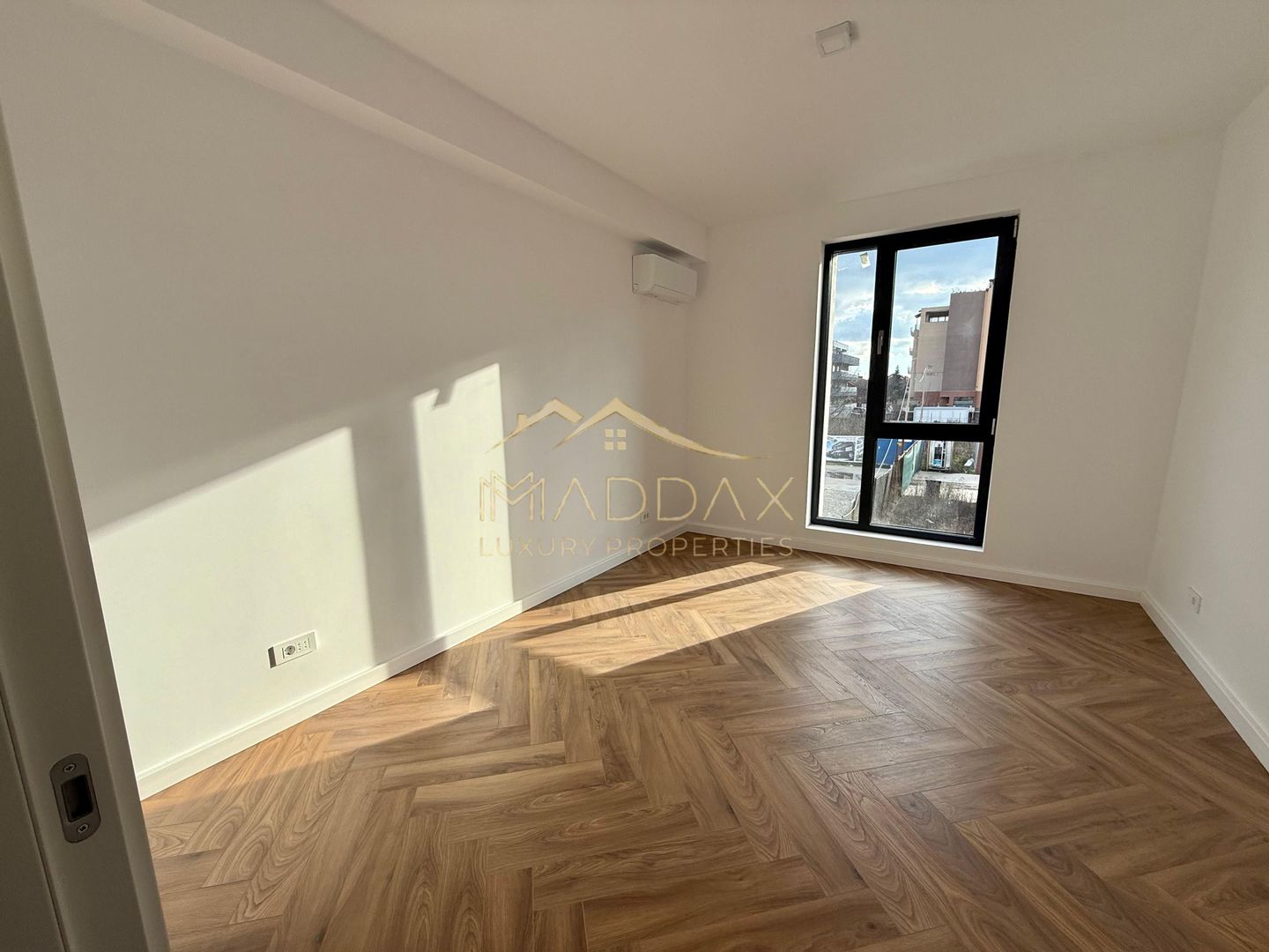 Vilă **6 camere  **451mp // Zona Iancu Nicolae - Poză 18