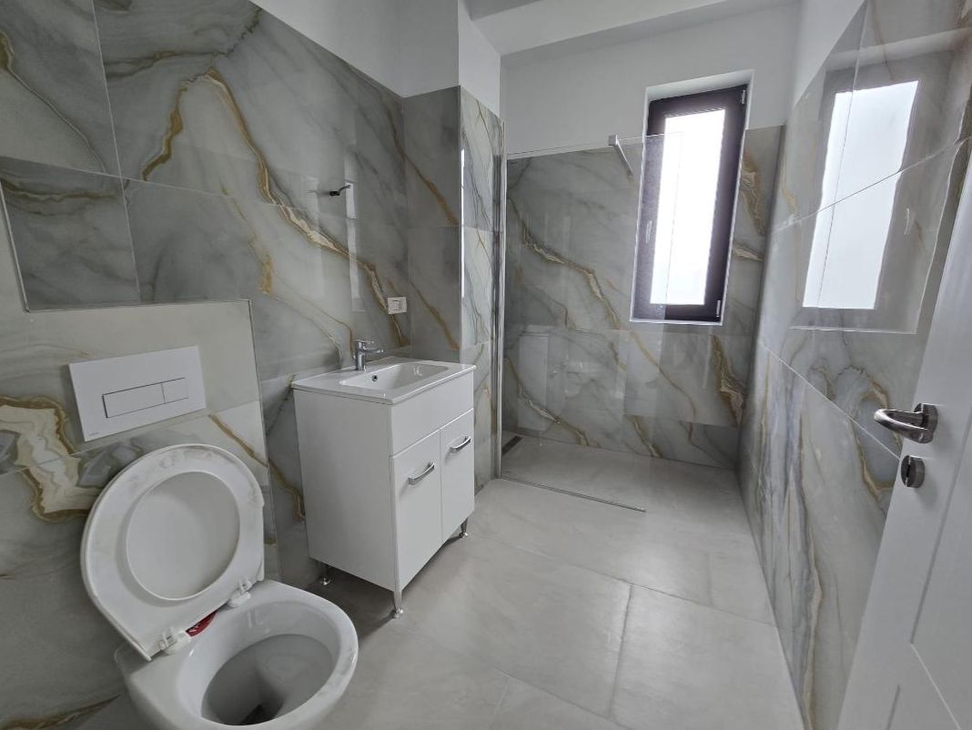 Apartament cu 3 camere, 2 bai, bloc nou et.2, Centru - Poză 4