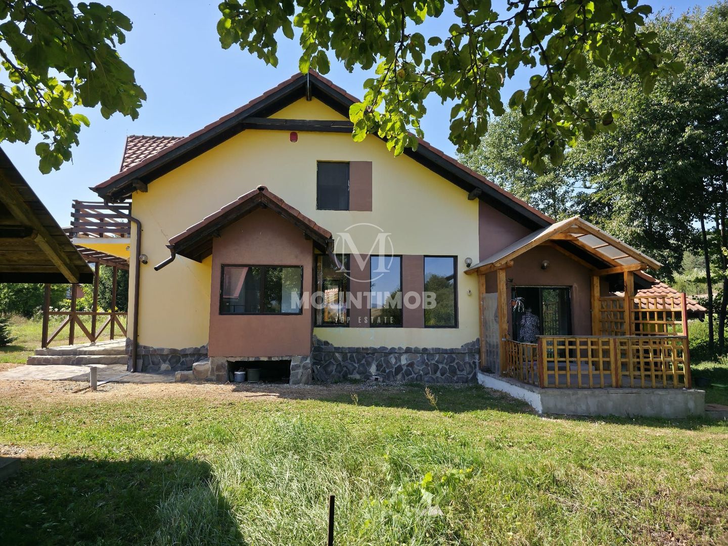 Casa de vacanta in inima padurii, 150 mp/utili, teren 1960 mp, Vulcan - Poză 1