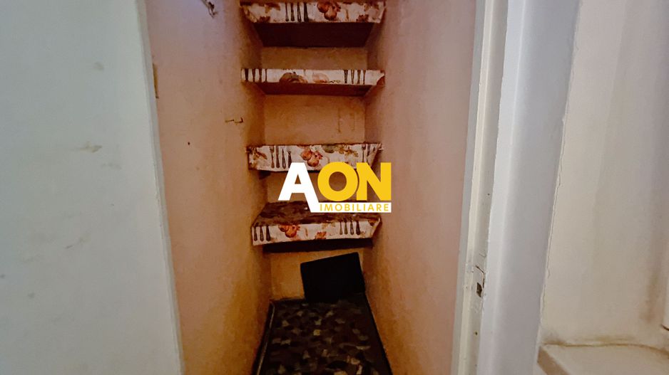 Apartament 2 camere, decomandat, etaj intermediar, Cetate - Poză 4