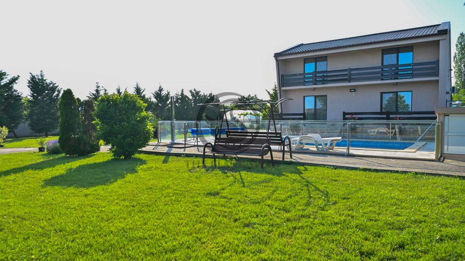Casa cu piscina de vanzare | 3.300 mp teren | Urlati - Prahova - Poză 2