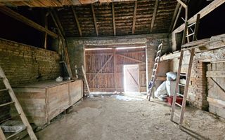 Casă traditională, 3 camere, 1766 mp teren, la asfalt, Vintu de Jos - Poză 4