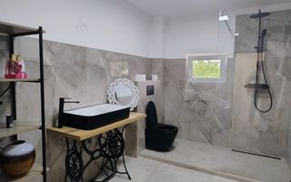 Vilă elegantă cu design luxos și grădină superb amenajată în Șag - Poză 18