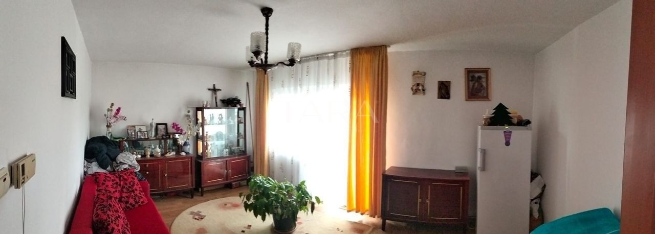 Apartament 3 camere, in zona centrala a localitatii - Poză 1