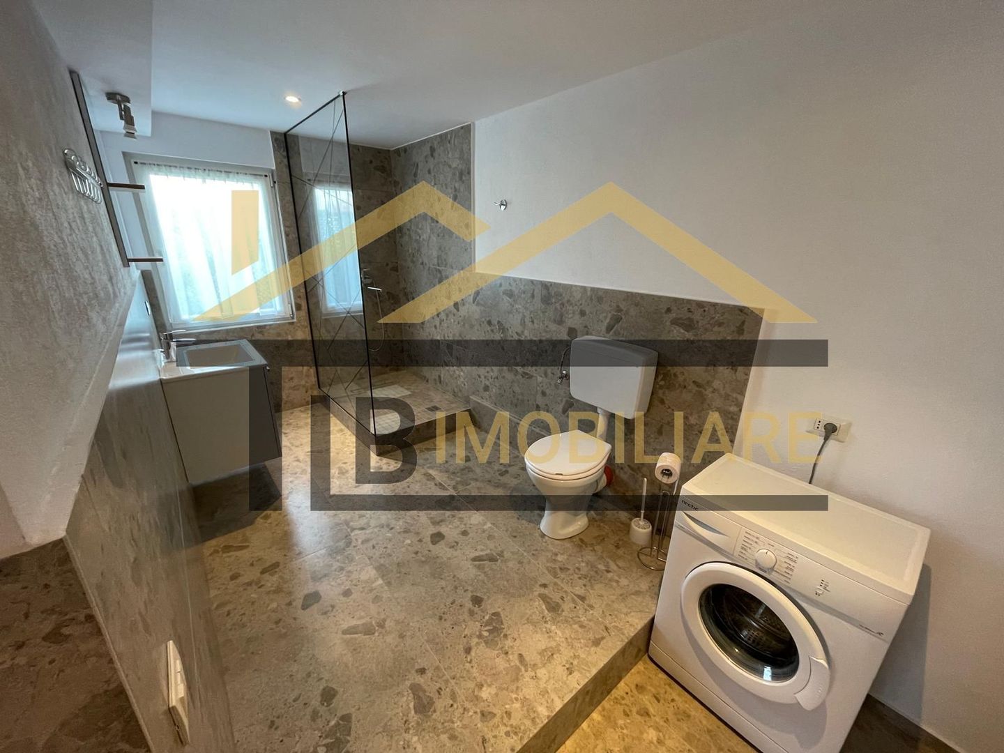 Casa de 3 camere, 50 mp, 30 mp terasa, Zona Sangeorgiu de Mures - Poză 9