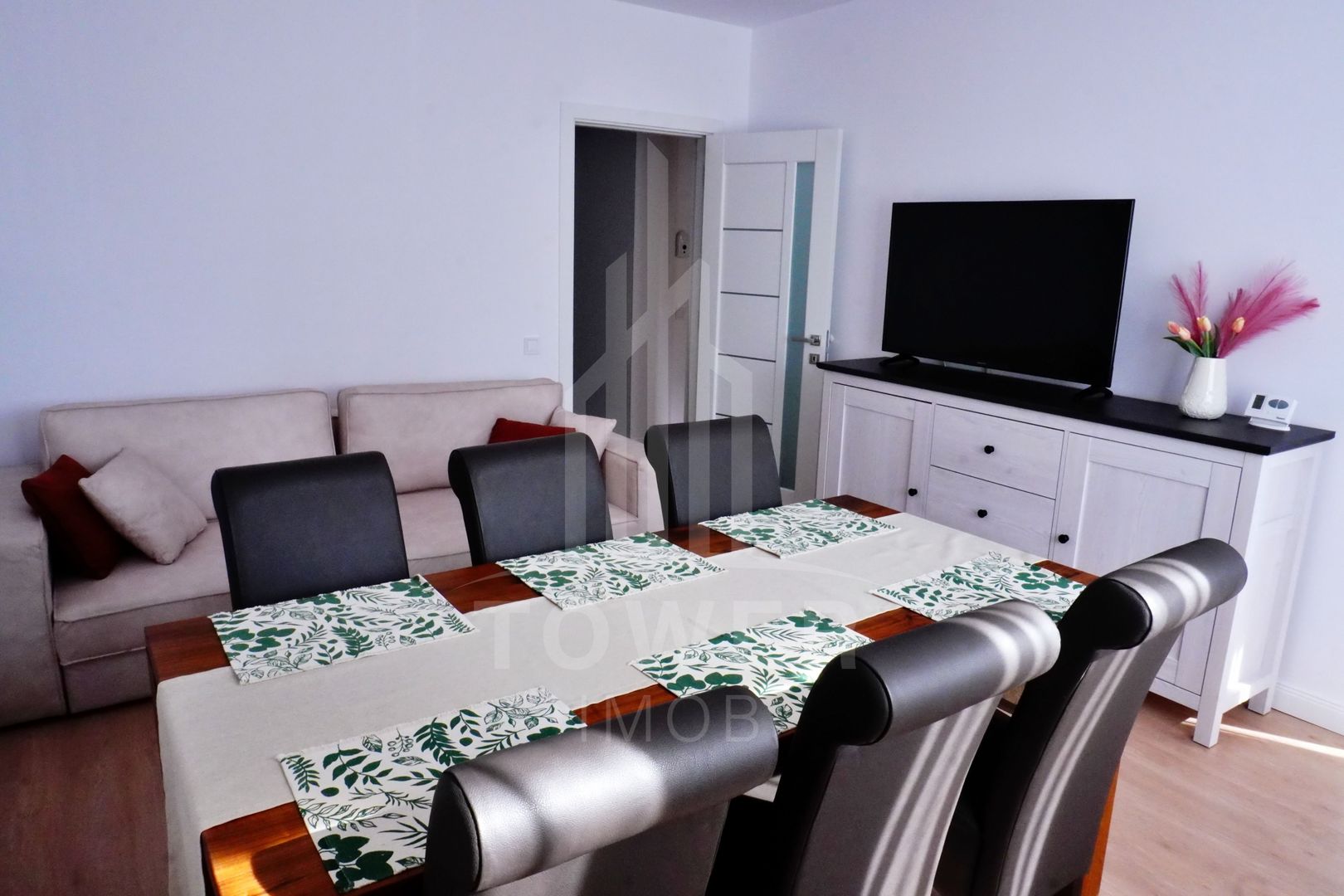 Apartament 3 camere, 2 băi, 2 balcoane, loc de parcare. - Poză 2